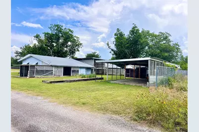 802 E White Street, Hamilton, TX 76531 - Photo 29