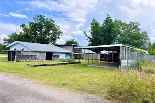 802 E White St, Hamilton, TX 76531 - Photo 29