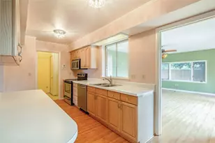 1220 Farnham Ct E, Irving, TX 75062 - Photo 9