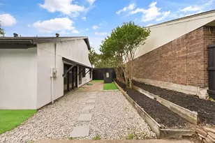2723 Colonial Dr, Carrollton, TX 75007 - Photo 21