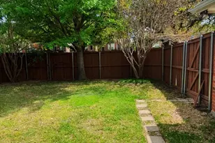 9720 Windy Hollow Dr, Irving, TX 75063 - Photo 17