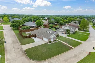 121 Daisey Ln, Justin, TX 76247 - Photo 3