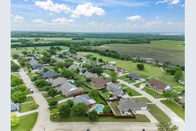 121 Daisey Lane, Justin, TX 76247 - Photo 5