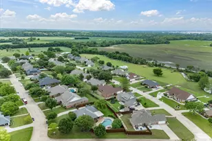 121 Daisey Ln, Justin, TX 76247 - Photo 5