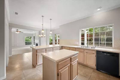 6320 Lake Bluff Drive, Dallas, TX 75249 - Photo 11