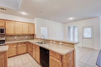 7048 Summit Parc Drive, Dallas, TX 75249 - Photo 7