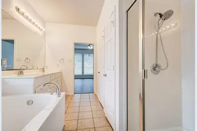 7048 Summit Parc Drive, Dallas, TX 75249 - Photo 15