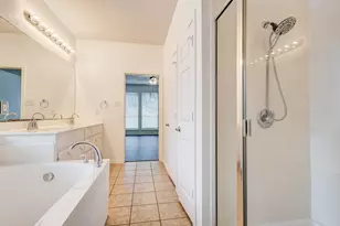 7048 Summit Parc Dr, Dallas, TX 75249 - Photo 15