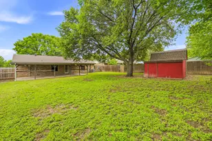 1414 W Torrey St, Granbury, TX 76048 - Photo 27