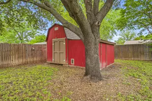 1414 W Torrey St, Granbury, TX 76048 - Photo 25
