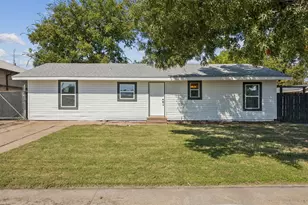 303 N Delphine St, Terrell, TX 75160 - Photo 1
