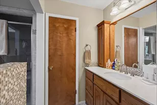 1808 E Cedar Elm Dr, Arlington, TX 76012 - Photo 13