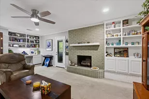 1808 E Cedar Elm Dr, Arlington, TX 76012 - Photo 5