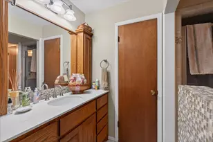 1808 E Cedar Elm Dr, Arlington, TX 76012 - Photo 15
