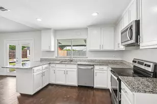402 W Springdale Ln, Grand Prairie, TX 75052 - Photo 9