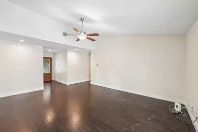 402 W Springdale Lane, Grand Prairie, TX 75052 - Photo 7
