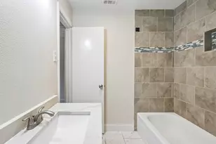 402 W Springdale Ln, Grand Prairie, TX 75052 - Photo 17