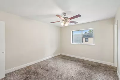 402 W Springdale Lane, Grand Prairie, TX 75052 - Photo 13