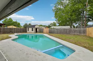 402 W Springdale Ln, Grand Prairie, TX 75052 - Photo 21