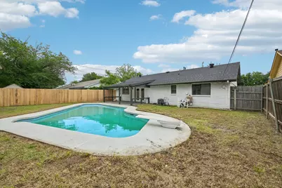 402 W Springdale Lane, Grand Prairie, TX 75052 - Photo 23