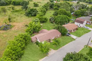 110 Lora Ln, Weatherford, TX 76088 - Photo 3