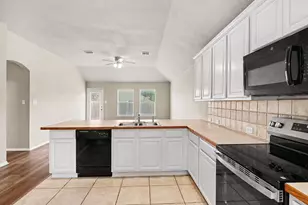633 Horn St, Crowley, TX 76036 - Photo 3