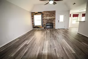 812 Mockingbird St, Bonham, TX 75418 - Photo 5
