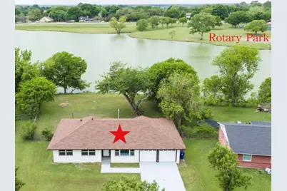 536 Lakeshore Drive, Ennis, TX 75119 - Photo 1