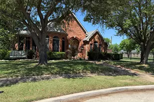 5425 Wood Creek Ln, Garland, TX 75044 - Photo 3