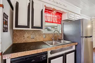 319 S Rogers St, Covington, TX 76636 - Photo 11