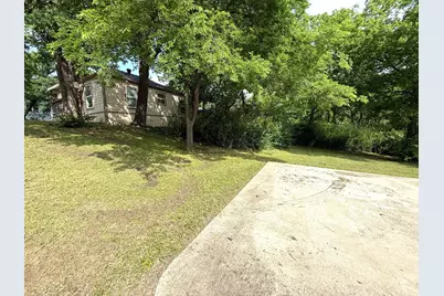 833 W Pecan Street, Sherman, TX 75092 - Photo 3