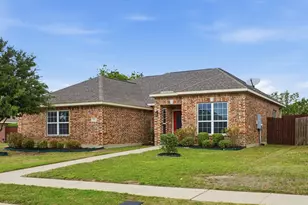 717 Roaring Springs Dr, Glenn Heights, TX 75154 - Photo 3