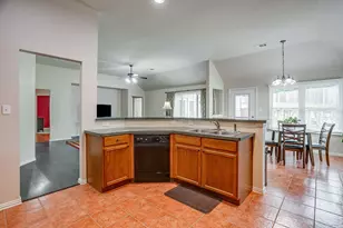 2720 Pinnacle Dr, Burleson, TX 76028 - Photo 13