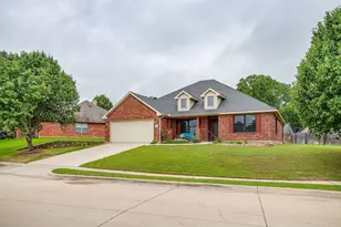 2720 Pinnacle Dr, Burleson, TX 76028 - Photo 3