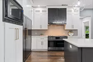 9405 Rocky Branch Dr, Dallas, TX 75243 - Photo 13