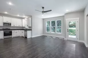 326 W Day St, Denison, TX 75020 - Photo 7