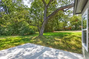 326 W Day St, Denison, TX 75020 - Photo 17