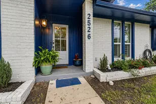 2526 Dove Creek Ln, Carrollton, TX 75006 - Photo 3