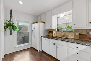 618 Castlewood Ln, Arlington, TX 76012 - Photo 5