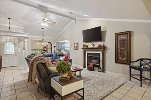 1405 5th St, Granbury, TX 76048 - Photo 5