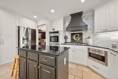 907 Loch Lomond Drive, Arlington, TX 76012 - Photo 9