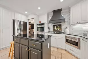 907 Loch Lomond Dr, Arlington, TX 76012 - Photo 9