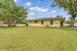 200 Victory St, Bonham, TX 75418 - Photo 21
