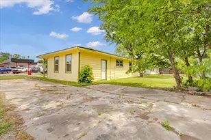 200 Victory St, Bonham, TX 75418 - Photo 23