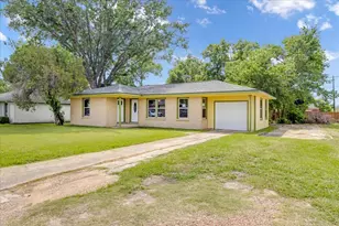 200 Victory St, Bonham, TX 75418 - Photo 3