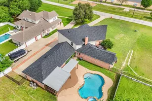 203 W Lake Dr, Weatherford, TX 76087 - Photo 5