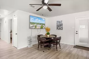 633 E Bridge St, Granbury, TX 76048 - Photo 5