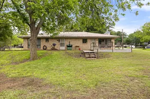 633 E Bridge St, Granbury, TX 76048 - Photo 29