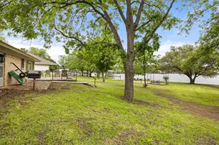 633 E Bridge St, Granbury, TX 76048 - Photo 25