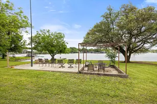 633 E Bridge St, Granbury, TX 76048 - Photo 33